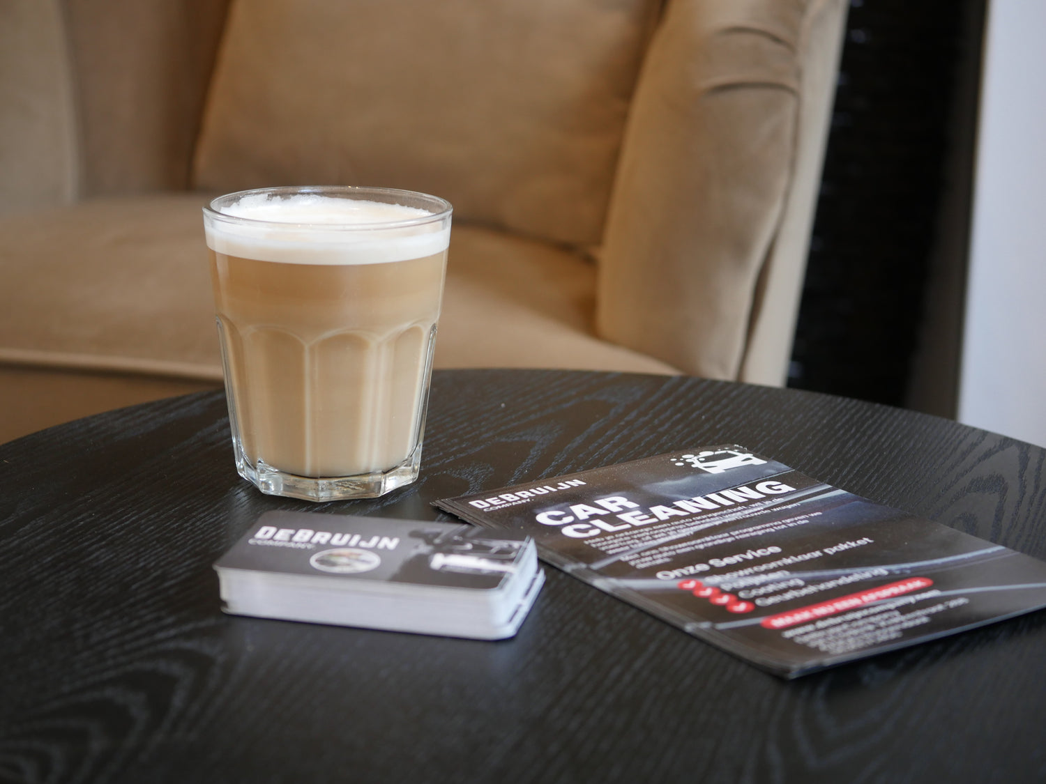 Cappuccino bij een warme welkom bij DeBruijNCompany in Roosendaal 